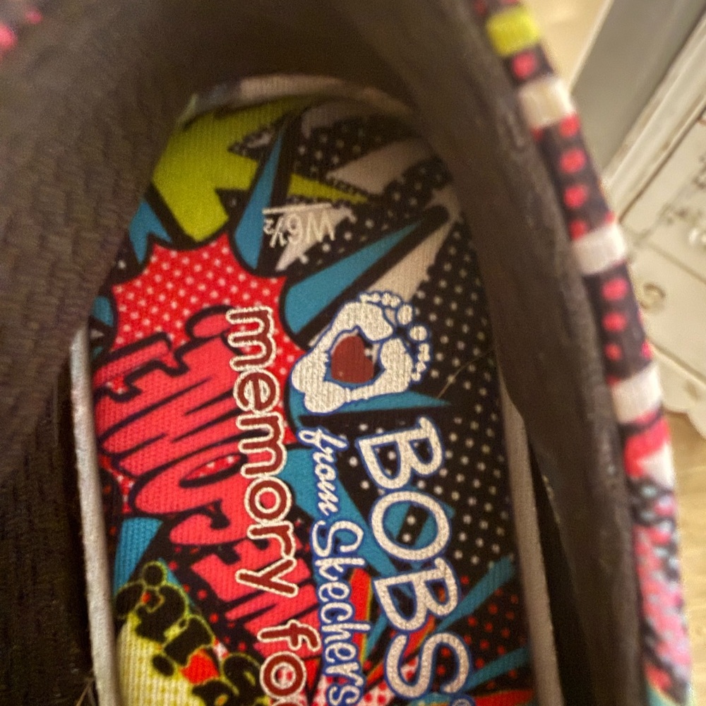 Skechers BOBS Pop Art Memory Foam Slip On Shoes Comic Print Women’s 6.5 - Picture 6 of 6